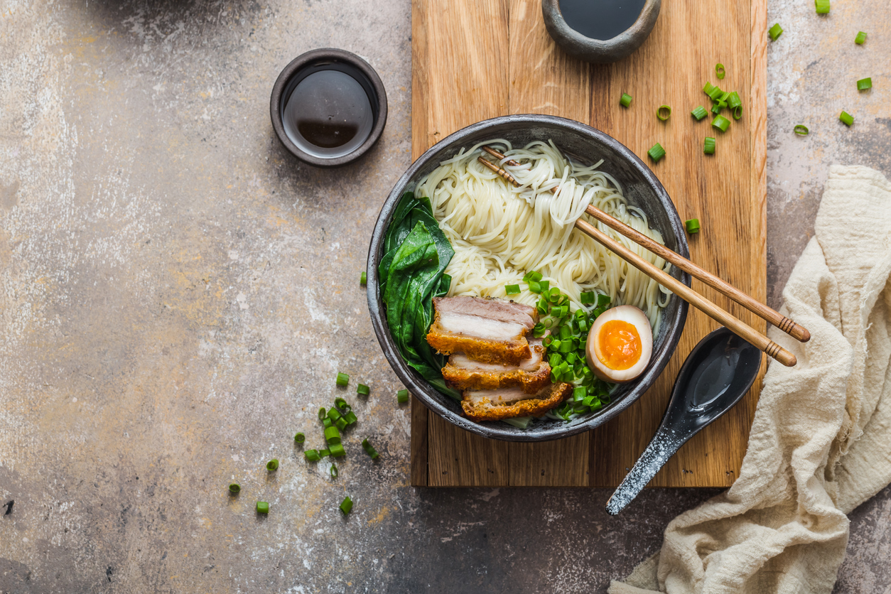 Des plats délicieux sans se ruiner ? En fait, c'est ce que nous voulons toujours ! C'est pourquoi nous avons dressé la liste des meilleurs endroits à Amsterdam pour manger savoureusement.